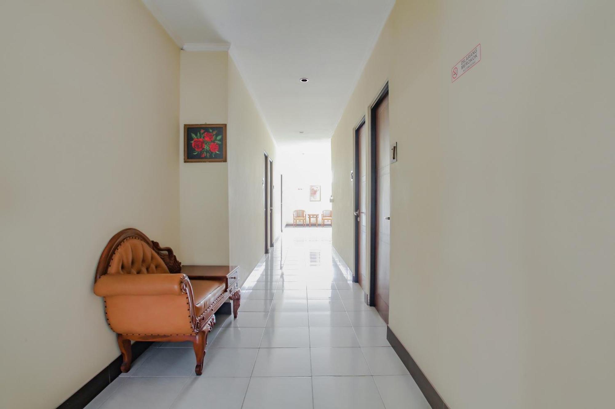 Oyo Life 90091 Wisma Pakuan Syariah Bogor Exterior photo