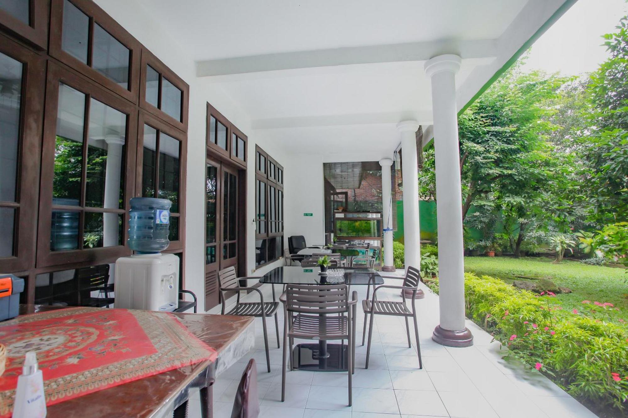 Oyo Life 90091 Wisma Pakuan Syariah Bogor Exterior photo